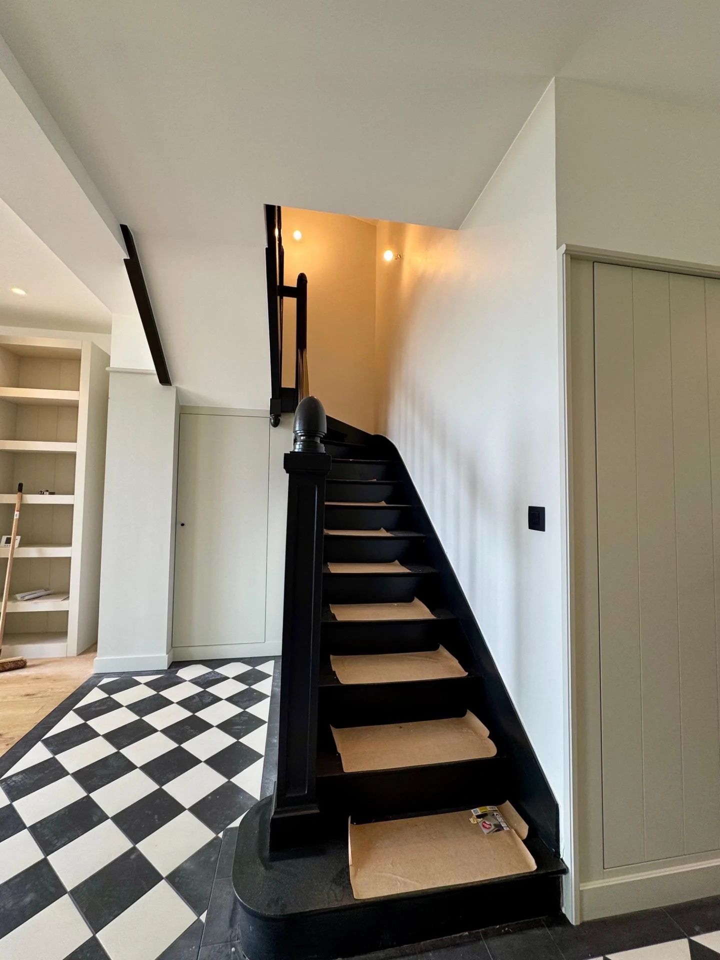 Be Chroma peinture cage escalier